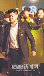 世界顶级台球明星大庆“红毯秀” - 哈尔滨新闻网