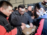2014年1月27日,李克强赴陕西考察时在民营顺丰速运公司,应邀体验快递员下单发货。 - 商务局