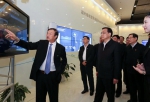 2015年1月4日,李克强在深圳考察华为公司最新技术实验室。 - 商务局