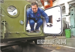 装甲车上千零件 全是他徒手安装 - 哈尔滨新闻网