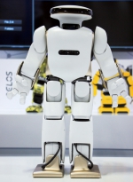 我校大学生创业团队发布的“行走”人形机器人精彩亮相美国CES展 - 哈尔滨工业大学