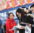 资料图：2016年11月27日，山西太原，参加2017年国家公务员考试的考生在考前紧张复习。中新社记者 韦亮 摄 - 新浪黑龙江