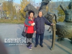 照片中的母亲不同的姿势同一种爱 - 哈尔滨新闻网