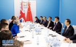 7月7日，国家主席习近平在汉堡会见英国首相特雷莎·梅。 新华社记者李学仁 摄 - 哈尔滨新闻网