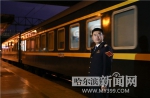 最后一趟列车驶出哈站老站房 - 哈尔滨新闻网