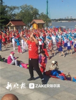 哈尔滨“广场舞王子”竟然是他 很多人找他编舞 - 新浪黑龙江