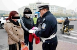 哈尔滨整治行人闯红灯 一天近20人被罚20元 - 新浪黑龙江