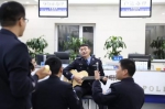 火遍全国 哈尔滨民警2分26秒唱进无数人的心坎里 - 新浪黑龙江