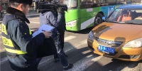 坚决取缔“黑车”非法经营聚集点 - 哈尔滨新闻网