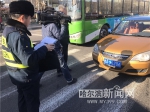 坚决取缔“黑车”非法经营聚集点 - 哈尔滨新闻网