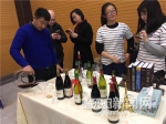 玩竞技品红酒体验法国文化 - 哈尔滨新闻网