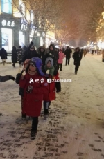 雪夜留客 哈尔滨中央大街商家使出了洪荒之力 - 新浪黑龙江