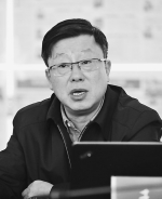 《黑龙江日报》发表我院应用经济研究所所长王刚研究员题为“聚焦主要矛盾推动制造业转型升级”的发言 - 社会科学院