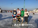 元老级运动员组哈尔滨民间冰球队 堪称战斗民族 - 新浪黑龙江