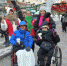 “轮椅团”游冰城全程暖心“公主抱” - 哈尔滨新闻网