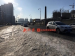 哈尔滨铁路街桥北小区有段百米长冰面 注意减速 - 新浪黑龙江