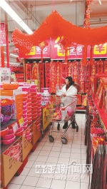 囤年货 坐滚梯都得排队 干鲜果品销量涨了三四倍 - 哈尔滨新闻网
