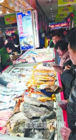哈尔滨市民囤年货 干鲜果品销量暴涨三四倍 - 新浪黑龙江