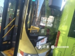 疑因公交未到站拒开门 一乘客与司机起争执追尾前车 - 新浪黑龙江