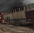 哈尔滨一大货车突然自燃 临近厂房内装满了氧气瓶 - 新浪黑龙江