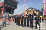 小长假首日2.2万冰城警力坚守岗位 保障市民平安过节 - 新浪黑龙江