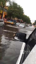 暴雨突袭哈尔滨积水超2米 他们雨中救人感动全城 - 新浪黑龙江