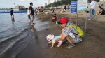 哈尔滨首个公益浴场今日开放 万米沙滩3000米戏水区 - 新浪黑龙江