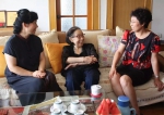 齐秀娟看望97岁高龄省妇联离休干部吴琳涛 - 妇女联合会