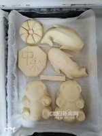 亚布力大熊猫过中秋 奶爸特制苞米面“月饼” - 新浪黑龙江