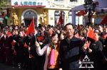 2000面国旗迎风招展 中央大街举行升旗仪式喜迎国庆 - 新浪黑龙江