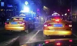 两辆同一号码的出租车 图片市民提供 - 新浪黑龙江
