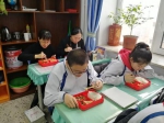 从3月1日起，第 41 中学实行校长陪餐制度，不同年级由不同校领导陪餐—— - 新浪黑龙江