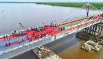 中俄合建首座跨境公路大桥黑龙江大桥合龙 - 发改委