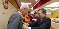 省法院17名离退休老干部获颁庆祝中华人民共和国成立70周年纪念章 - 法院