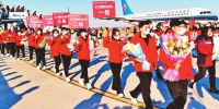 我省第一批第四批援鄂医疗队凯旋 张庆伟陈海波到机场迎接 - 人民政府主办