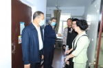 校领导走访慰问迎新工作人员并勉励2020级新生 - 哈尔滨工业大学