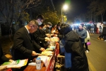 哈尔滨中院：普法宣传进夜市 释法明理“贴地气” - 法院