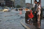 哈尔滨大雨滂沱 这些雨中看海的照片令人暖心 - 新浪黑龙江