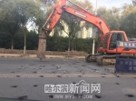 学海街道路大修工程——破碎原有路面 - 新浪黑龙江